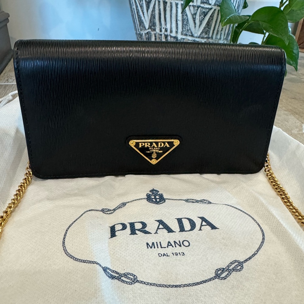 HARD TO FIND Prada Vitello Move Crossbody + Clutch in Nero with Triangle Logo